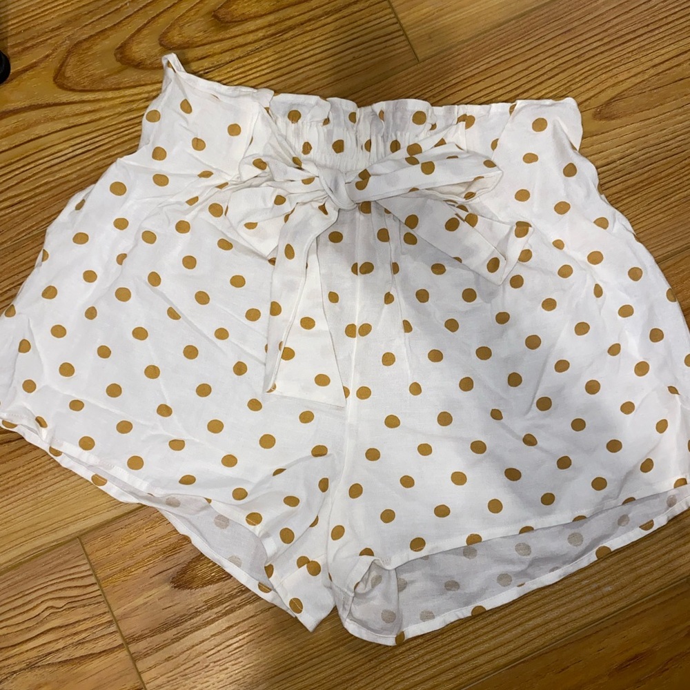 Polka dot billabong shorts with tags